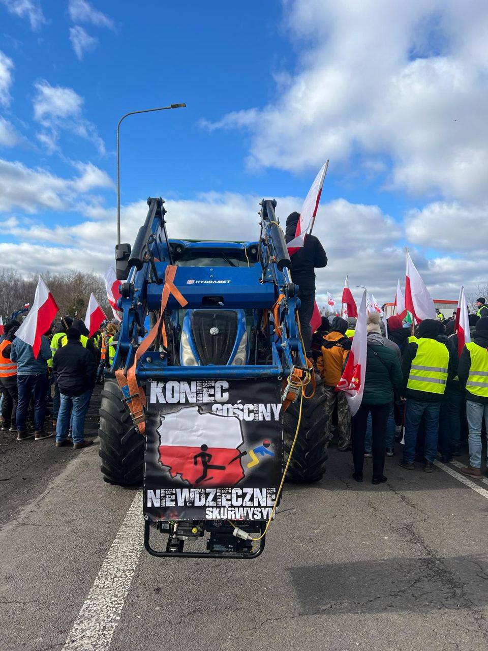 “Україна-Польща: Спалах конфлікту на кордоні і врегулювання кризи: між анархією та сподіваннями”