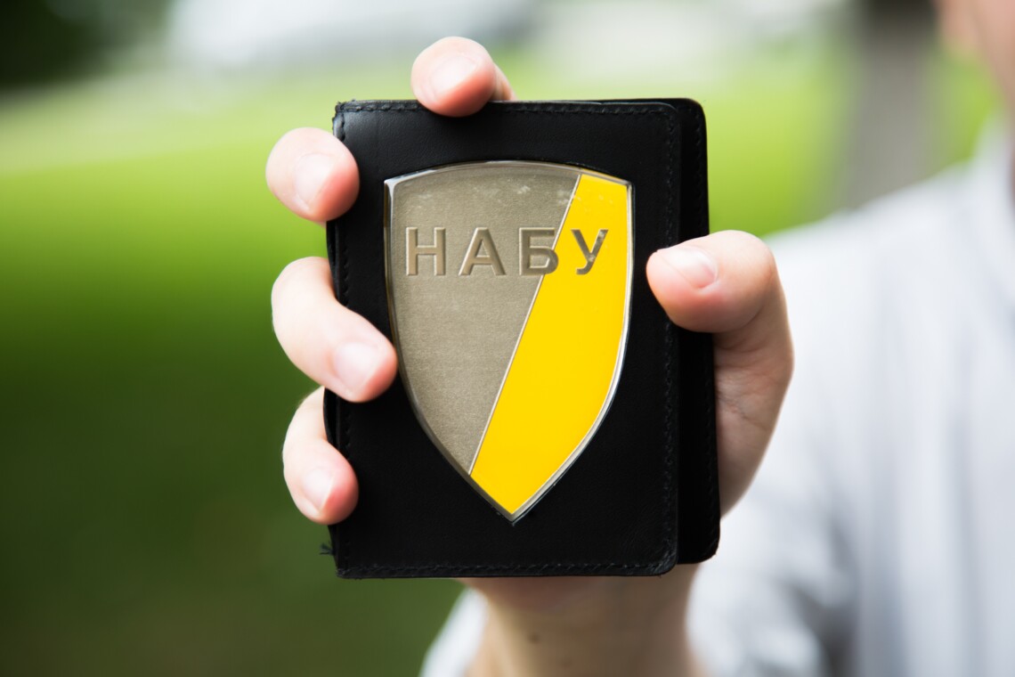 Під час війни детектив Національного антикорупційного бюро Віктор Малий заявив у своїй електронній декларації, що не має власного або орендованого житла