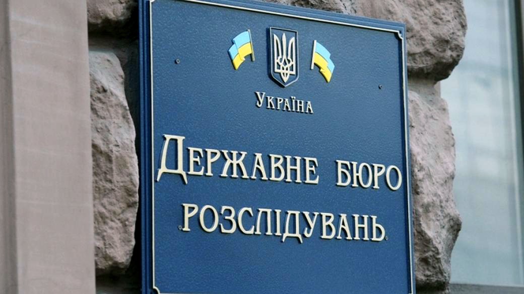 Державне бюро розслідувань представило відео, на якому показано розпакування другої контрабандної цистерни з сигаретами Marlboro, в якій міститься 335 ящиків підробленої продукції