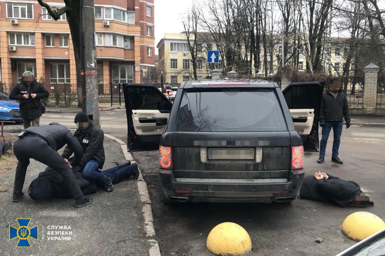 СБУ розкрила шахрайську схему: затримано ділків, які вимагали гроші у родичів українських військовополонених